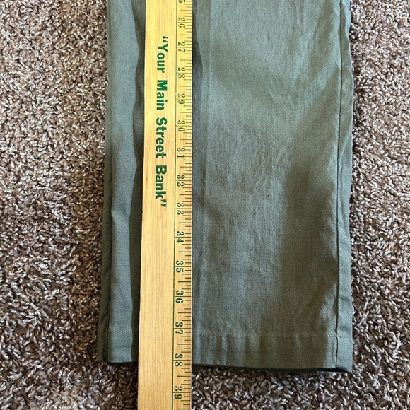 Liz Claiborne Green Trousers Classic Straight-Leg - Picture 3 of 16